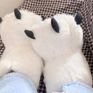 Oversized Bear Claw Winter Slippers